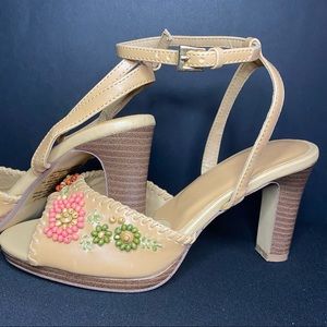 ❤️Cute unique beaded tan coloured heels 👠with stitch detailing.Size 6/ like new